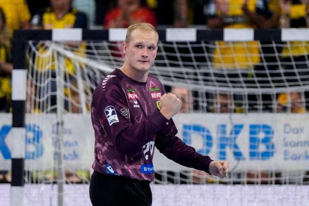 David Späth, goalkeeper, RNL, 29, Rhein-Neckar Löwen player, single frame, single photo, action, celebration, cheering, rejoicing, confident, optimistic, positive, game scene, September 26, 2026, Mannheim, Germany, handball, Bundesliga, Rhein-Neckar Löwen vs. MT Melsungen xozx