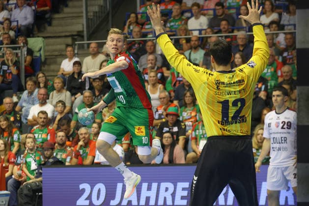 September 26, 2026, xtgx, Opel HBL Handball, SC Magdeburg vs. SG BBM Bietigheim emspor, from left: Gisli, Thorgeir, Kristjansson (Magdeburg), 10 shots on goal, goal scorers, scores a goal, Magdeburg