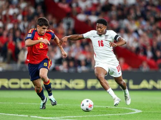 Myles Lewis-Skelly of England competes for the ball with Pau Cubarsi of Spain England v Spain, UEFA Nations League 2026 27 Group A3, Football, Wembley Stadium, London, UK, 26 09 2026 - 26 Sep 2026London Wembley Stadium England United Kingdom  Copyright: xHanc WiredxPhotos Shutterstockx 17171296t