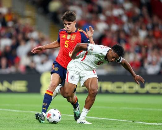 Myles Lewis-Skelly of England competes for the ball with Pau Cubarsi of Spain England v Spain, UEFA Nations League 2026 27 Group A3, Football, Wembley Stadium, London, UK, 26 09 2026 - 26 Sep 2026London Wembley Stadium England United Kingdom  Copyright: xHanc WiredxPhotos Shutterstockx 17171296v