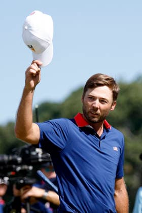MEDINAH, IL - SEPTEMBER 26: Cameron Young of the United States waves his hat to the crowd after winning the No. 17 hole during the Saturday four ball session of the Presidents Cup, September 26, 2026, at Medinah Country Club in Medinah, Illinois. (Photo by Matthew Maxey Icon Sportswire) GOLF: SEP 26 Presidents Cup EDITORIAL USE ONLY Icon260926075