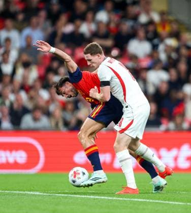 Fabian Ruiz of Spain is challenged by Elliot Anderson of England England v Spain, UEFA Nations League 2026 27 Group A3, Football, Wembley Stadium, London, UK, 26 09 2026 - 26 Sep 2026London Wembley Stadium England United Kingdom  Copyright: xHanc WiredxPhotos Shutterstockx 17171296z