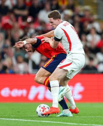 Fabian Ruiz of Spain is challenged by Elliot Anderson of England England v Spain, UEFA Nations League 2026 27 Group A3, Football, Wembley Stadium, London, UK, 26 09 2026 - 26 Sep 2026London Wembley Stadium England United Kingdom  Copyright: xHanc WiredxPhotos Shutterstockx 17171296ab
