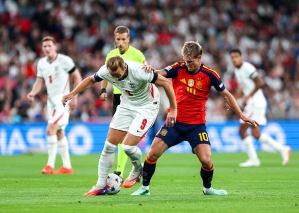 Harry Kane of England is challenged by Dani Olmo of Spain England v Spain, UEFA Nations League 2026 27 Group A3, Football, Wembley Stadium, London, UK, 26 09 2026 - 26 Sep 2026London Wembley Stadium England United Kingdom  Copyright: xHanc WiredxPhotos Shutterstockx 17171296ad
