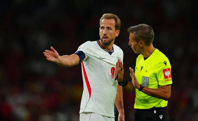 Harry Kane of England unhappy with referee Davide Massa England v Spain, UEFA Nations League, Football, Wembley Stadium, London, UK - 26 Sep 2026London Wembley Stadium United Kingdom  Copyright: xJavierxGarcia Shutterstockx 17171102ao