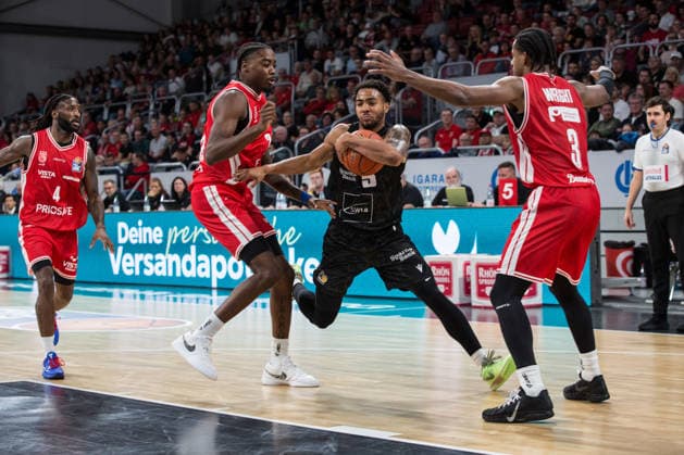 Bamberg, Germany, September 26, 2026, 1 BBL 2026–2027, Game 3: BMA365 Bamberg Baskets vs. MHP Riesen Ludwigsburg. Pictured: Ishmael Leggett. Ludwigsburg drives through the entire Bamberg zone at the Brose Arena in Bavaria. Copyright: xFotostandx xSchmittx
