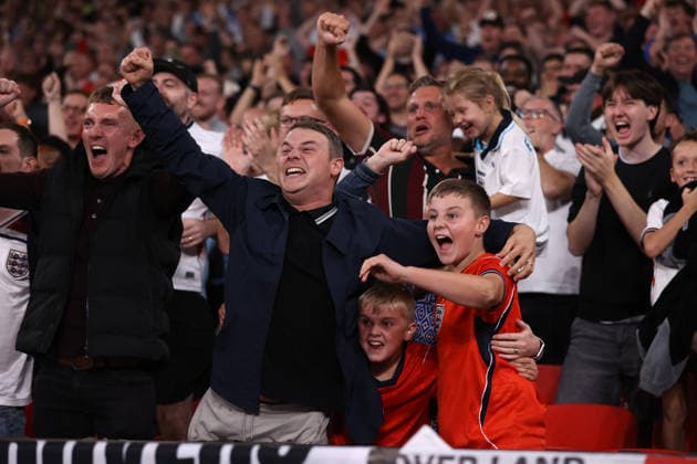 England gegen Spanien, 26. September 2026, London, UEFA Nations League: England gegen Spanien – Englische Fans feiern ihr Tor. Foto: Jacques Feeney, Offside, London, Großbritannien  Copyright: xJacquesxFeeneyx xOffsidexOffside