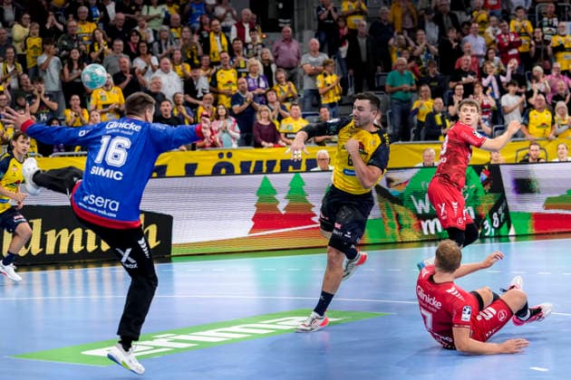 Jannik Kohlbacher (RNL), 80, scores the goal to make it 29–27; goal, highlight, action, play, September 26, 2026, Mannheim, Germany; handball, Bundesliga, Rhein-Neckar Löwen vs. MT Melsungen xozx