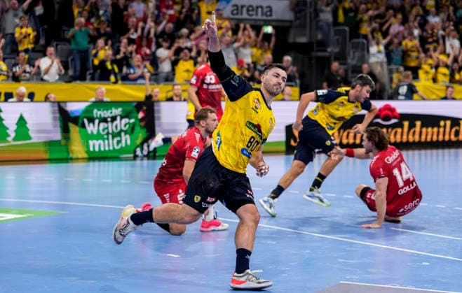 Goal scorer Jannik Kohlbacher (RNL), 80, celebrates the goal that made the score 29–27; celebration, celebrating, goal celebration, goal scored, celebrating the goal, goal, celebration, celebrating the goal, rejoicing, joy, happy, optimistic, positive, game scene, highlight, cropped image, full-body shot, single frame, single photo, action, 26 09 2026, Mannheim, Germany, handball, Bundesliga, Rhein-Neckar Löwen vs. MT Melsungen xozx