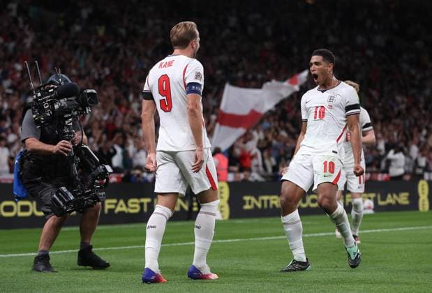 UEFA Nations League - England v Spain LONDON, ENGLAND, SEPTEMBER 26: GOAL 2-1, Harry Kane of England national team, Nationalteam goal celebration with Jude Bellingham of England National Team after scoring a goal to put England 2-1 ahead during The UEFA Nations League Group Stage match in Group C3 between England v Spain at Wembley Stadium, London, England, on September 26. (Photo by Daniel Weir) London Wembley Stadium England Copyright: xDanielxWeir SportsxPressxPhotox Sportspressphoto_SPR240357