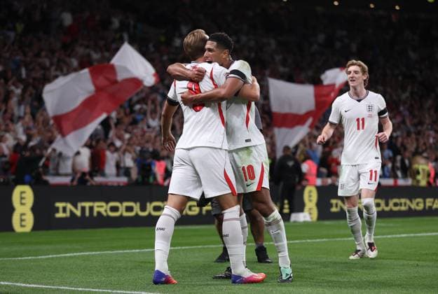 UEFA Nations League - England v Spain LONDON, ENGLAND, SEPTEMBER 26: GOAL 2-1, Harry Kane of England national team, Nationalteam goal celebration with Jude Bellingham of England National Team after scoring a goal to put England 2-1 ahead during The UEFA Nations League Group Stage match in Group C3 between England v Spain at Wembley Stadium, London, England, on September 26. (Photo by Daniel Weir) London Wembley Stadium England Copyright: xDanielxWeir SportsxPressxPhotox Sportspressphoto_SPR240360