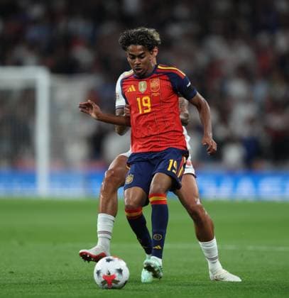 UEFA Nations League - England v Spain LONDON, ENGLAND, SEPTEMBER 26: Lamine Yamal of Spain national team, Nationalteam on the ball during The UEFA Nations League Group Stage match in Group C3 between England v Spain at Wembley Stadium, London, England, on September 26. (Photo by Daniel Weir) London Wembley Stadium England Copyright: xDanielxWeir SportsxPressxPhotox Sportspressphoto_SPR240367
