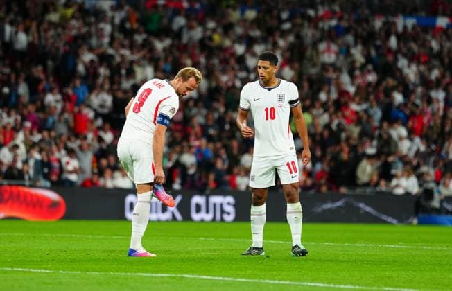 Harry Kane of England reacts after hitting the bar from the penalty spot England v Spain, UEFA Nations League, Football, Wembley Stadium, London, UK - 26 Sep 2026London Wembley Stadium United Kingdom  Copyright: xJavierxGarcia Shutterstockx 17171102at