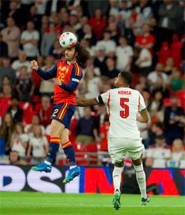 RECORD DATE NOT STATED Football - UEFA Nations League - Group A3 - England v Spain LONDON, ENGLAND - Saturday, September 26, 2026: Spain s Marc Cucurella (L) challenges for a header with England s Ezri Konsa during the UEFA Nations League Group A3 match between England and Spain at Wembley Stadium. (Photo by Thomas Major Propaganda) LONDON Wembley Stadium GREATER LONDON ENGLAND  Copyright: xThomasxMajorx 2026-09-26-England_v_Spain-088