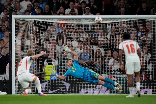 UEFA Nations League: England v Spain Harry Kane of England hits the bar with his penalty and misses during the UEFA Nations League match England vs Spain at Wembley Stadium, London, United Kingdom on 26 September 2026 (Photo by Maynard Manyowa News Images) London Wembley Stadium Greater London United Kingdom Copyright: xMaynardxManyowa NewsxImagesx