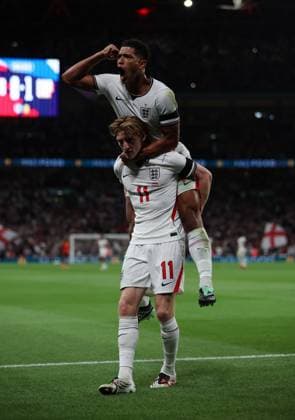 Anthony Gordon of England celebrates with Jude Bellingham after he scores an equalising goal to make it 1-1 England v Spain - UEFA Nations League - League A - Group 3. Football. Wembley Stadium, London, UK. 26 SEP 2026Wembley Wembley Stadium LONDON United Kingdom  Copyright: xJASONPIX Shutterstockx 17171351t