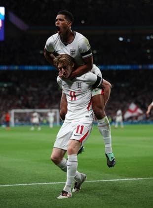 Anthony Gordon of England celebrates with Jude Bellingham after he scores an equalising goal to make it 1-1 England v Spain - UEFA Nations League - League A - Group 3. Football. Wembley Stadium, London, UK. 26 SEP 2026Wembley Wembley Stadium LONDON United Kingdom  Copyright: xJASONPIX Shutterstockx 17171351u