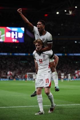 Anthony Gordon of England celebrates with Jude Bellingham after he scores an equalising goal to make it 1-1 England v Spain - UEFA Nations League - League A - Group 3. Football. Wembley Stadium, London, UK. 26 SEP 2026Wembley Wembley Stadium LONDON United Kingdom  Copyright: xJASONPIX Shutterstockx 17171351r