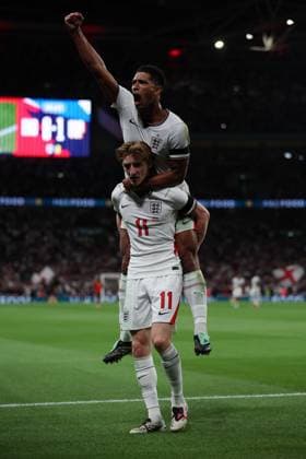 Anthony Gordon of England celebrates with Jude Bellingham after he scores an equalising goal to make it 1-1 England v Spain - UEFA Nations League - League A - Group 3. Football. Wembley Stadium, London, UK. 26 SEP 2026Wembley Wembley Stadium LONDON United Kingdom  Copyright: xJASONPIX Shutterstockx 17171351m
