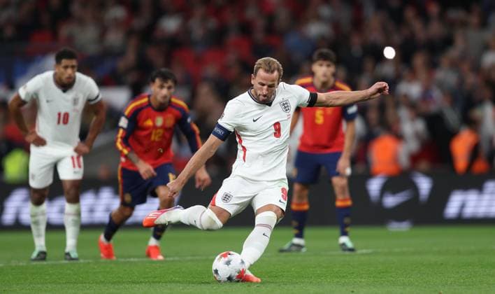 UEFA Nations League - England v Spain LONDON, ENGLAND, SEPTEMBER 26: Harry Kane of England national team, Nationalteam misses a penalty kick during The UEFA Nations League Group Stage match in Group C3 between England v Spain at Wembley Stadium, London, England, on September 26. (Photo by Daniel Weir) London Wembley Stadium England Copyright: xDanielxWeir SportsxPressxPhotox Sportspressphoto_SPR240397