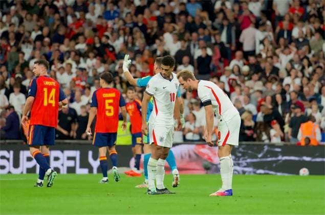 RECORD DATE NOT STATED Football - UEFA Nations League - Group A3 - England v Spain LONDON, ENGLAND - Saturday, September 26, 2026: England s Harry Kane looks at the spot after he missed a penalty during the UEFA Nations League Group A3 match between England and Spain at Wembley Stadium. (Photo by Thomas Major Propaganda) LONDON Wembley Stadium GREATER LONDON ENGLAND  Copyright: xThomasxMajorx 2026-09-26-England_v_Spain-094
