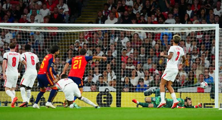 Alex Baena of Spain scores a goal to make it 2-2 England v Spain, UEFA Nations League, Football, Wembley Stadium, London, UK - 26 Sep 2026London Wembley Stadium United Kingdom  Copyright: xJavierxGarcia Shutterstockx 17171102ax