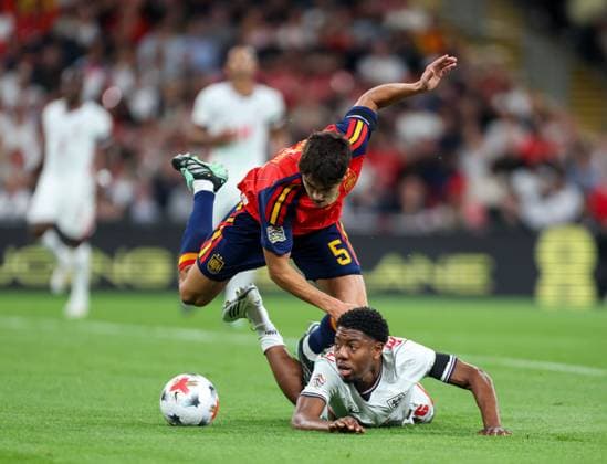 Myles Lewis-Skelly of England competes for the ball with Pau Cubarsi of Spain England v Spain, UEFA Nations League 2026 27 Group A3, Football, Wembley Stadium, London, UK, 26 09 2026 - 26 Sep 2026London Wembley Stadium England United Kingdom  Copyright: xHanc WiredxPhotos Shutterstockx 17171296bh
