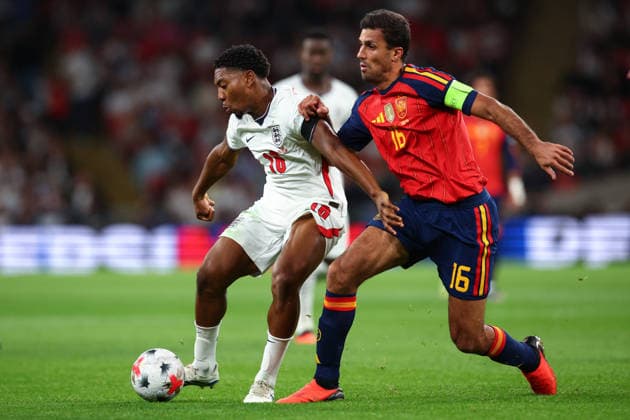 UEFA Nations League: England v Spain LONDON, UK - 26th Sept 2026: Myles Lewis-Skelly of England holds off the challenge from Rodri of Spain during the UEFA Nations League League A Group 3 match between England and Spain at Wembley Stadium London Wembley Stadium England United Kingdom Copyright: xCraigxMercerx xPeakxActionxPhotosx