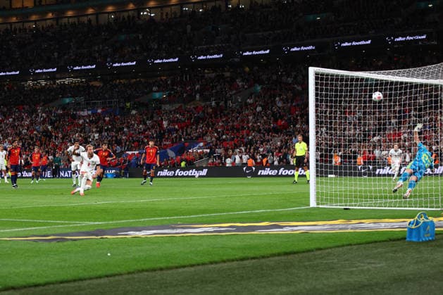 UEFA Nations League: England v Spain LONDON, UK - 26th Sept 2026: Harry Kane of England hits the bar with a penalty kick during the UEFA Nations League League A Group 3 match between England and Spain at Wembley Stadium London Wembley Stadium England United Kingdom Copyright: xCraigxMercerx xPeakxActionxPhotosx