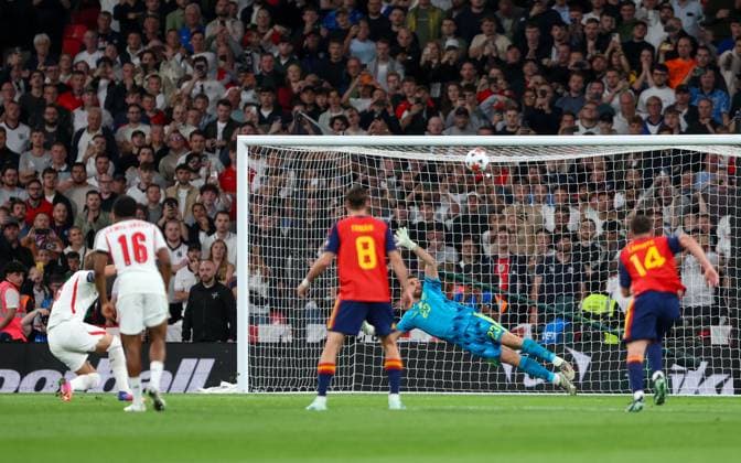 Harry Kane of England hits the bar with a penalty in the 2nd half England v Spain, UEFA Nations League 2026 27 Group A3, Football, Wembley Stadium, London, UK, 26 09 2026 - 26 Sep 2026London Wembley Stadium England United Kingdom  Copyright: xHanc WiredxPhotos Shutterstockx 17171296bo