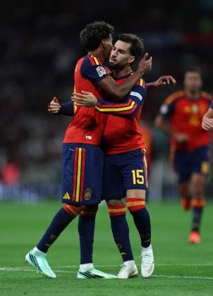Alex Baena of Spain celebrates with Lamine Yamal after he scores an equalising goal to make it 2-2 England v Spain - UEFA Nations League - League A - Group 3. Football. Wembley Stadium, London, UK. 26 SEP 2026Wembley Wembley Stadium LONDON United Kingdom  Copyright: xJASONPIX Shutterstockx 17171351af