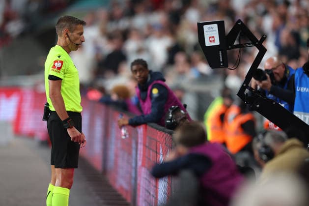 England v Spain - UEFA Nations League 2026 27 Group A3 MD1 Referee Davide Massa checks VAR during the UEFA Nations League 2026 27 group phase match between England and Spain at Wembley Stadium on September 26, 2026 in London, England. London Wembley Stadium England United Kingdom Copyright: xAllstarxPicturexLibraryxLtdx