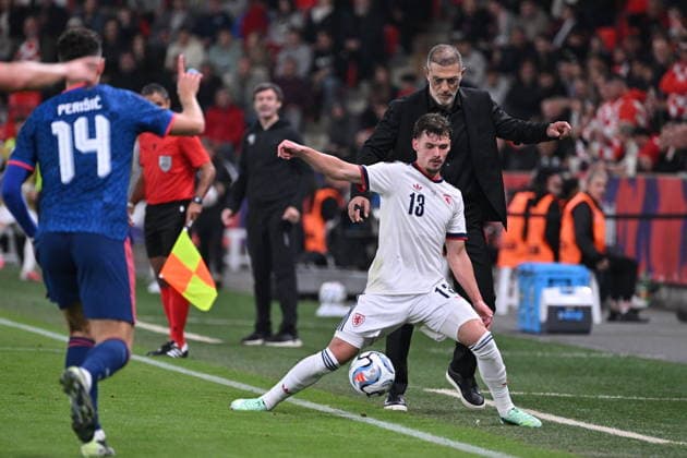 Prague, 260926. Fortuna Arena football stadium. UEFA Nations League Matchday 1 football match: Czech Republic vs. Croatia. Pictured: Lukas Ambros, Slaven Bilic. Photo: Damir Krajac CROPIX Copyright: xxDamirxKrajacx ceska_hrvatska85-260926
