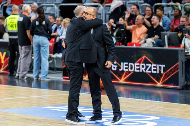 Alejandro Zubillaga Jimenez, MHP Riesen Ludwigsburg, Assistant Coach, Carles Duran Ortega, MHP Riesen Ludwigsburg, Head Coach, celebrating, celebration, positive emotions, positive emotion, end of the game, BMA365 Bamberg Baskets vs. MHP RIESEN Ludwigsburg, basketball, easyCredit BBL, Matchday 3, September 26, 2026, BMA365 Bamberg Baskets vs. MHP RIESEN Ludwigsburg, basketball, easyCredit BBL, Matchday 3, September 26, 2026, Bamberg Copyright: xEibner-Pressefoto G.xSantemizx EP_EER