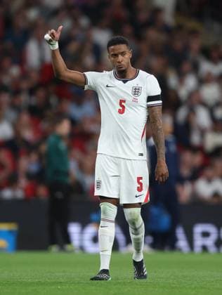 UEFA Nations League - England v Spain LONDON, ENGLAND, SEPTEMBER 26: Ezri Konsa of England national team, Nationalteam thumbs tip to his team mates during The UEFA Nations League Group Stage match in Group C3 between England v Spain at Wembley Stadium, London, England, on September 26. (Photo by Daniel Weir) London Wembley Stadium England Copyright: xDanielxWeir SportsxPressxPhotox Sportspressphoto_SPR240413