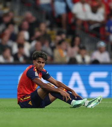 UEFA Nations League - England v Spain LONDON, ENGLAND, SEPTEMBER 26: Lamine Yamal of Spain national team, Nationalteam looks disappointed & dejected during The UEFA Nations League Group Stage match in Group C3 between England v Spain at Wembley Stadium, London, England, on September 26. (Photo by Daniel Weir) London Wembley Stadium England Copyright: xDanielxWeir SportsxPressxPhotox Sportspressphoto_SPR240414