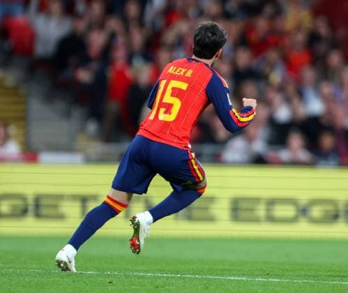 Ãlex Baena (15) of Spain celebrates scoring his team s 2nd goal to make the score 2-2 England v Spain, UEFA Nations League 2026 27 Group A3, Football, Wembley Stadium, London, UK, 26 09 2026 - 26 Sep 2026London Wembley Stadium England United Kingdom  Copyright: xHanc WiredxPhotos Shutterstockx 17171296br