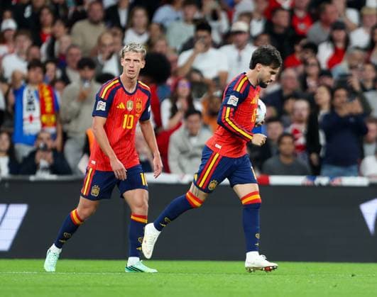Ãlex Baena (right, 15) of Spain celebrates scoring his team s 2nd goal to make the score 2-2 with Dani Olmo (10) England v Spain, UEFA Nations League 2026 27 Group A3, Football, Wembley Stadium, London, UK, 26 09 2026 - 26 Sep 2026London Wembley Stadium England United Kingdom  Copyright: xHanc WiredxPhotos Shutterstockx 17171296bs