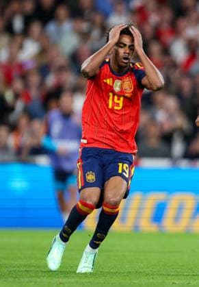 Lamine Yamal of Spain dejected after a missed chance England v Spain, UEFA Nations League 2026 27 Group A3, Football, Wembley Stadium, London, UK, 26 09 2026 - 26 Sep 2026London Wembley Stadium England United Kingdom  Copyright: xHanc WiredxPhotos Shutterstockx 17171296bw