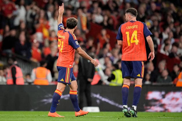 UEFA Nations League: England v Spain Spain goalkeeper Unai Simon celebrates his goal to make it 2-3 during the UEFA Nations League match England vs Spain at Wembley Stadium, London, United Kingdom on 26 September 2026 (Photo by Maynard Manyowa News Images) London Wembley Stadium Greater London United Kingdom Copyright: xMaynardxManyowa NewsxImagesx