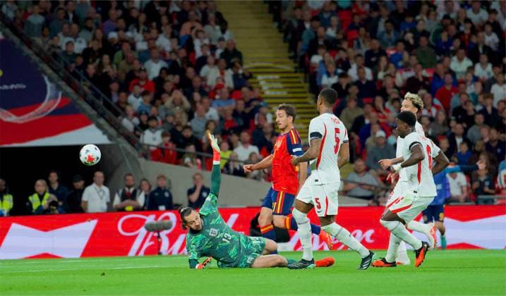 RECORD DATE NOT STATED Football - UEFA Nations League - Group A3 - England v Spain LONDON, ENGLAND - Saturday, September 26, 2026: England s goalkeeper James Trafford is beaten as Spain s Mikel Oyarzabal scores the his side s third goal during the UEFA Nations League Group A3 match between England and Spain at Wembley Stadium. (Photo by Thomas Major Propaganda) LONDON Wembley Stadium GREATER LONDON ENGLAND  Copyright: xThomasxMajorx 2026-09-26-England_v_Spain-102