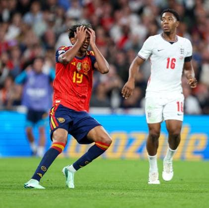 Lamine Yamal of Spain dejected after a missed chance England v Spain, UEFA Nations League 2026 27 Group A3, Football, Wembley Stadium, London, UK, 26 09 2026 - 26 Sep 2026London Wembley Stadium England United Kingdom  Copyright: xHanc WiredxPhotos Shutterstockx 17171296bx