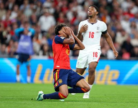 Lamine Yamal of Spain dejected after a missed chance England v Spain, UEFA Nations League 2026 27 Group A3, Football, Wembley Stadium, London, UK, 26 09 2026 - 26 Sep 2026London Wembley Stadium England United Kingdom  Copyright: xHanc WiredxPhotos Shutterstockx 17171296bz