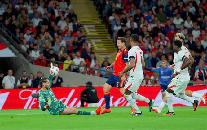 RECORD DATE NOT STATED Football - UEFA Nations League - Group A3 - England v Spain LONDON, ENGLAND - Saturday, September 26, 2026: England s goalkeeper James Trafford is beaten as Spain s Mikel Oyarzabal scores the his side s third goal during the UEFA Nations League Group A3 match between England and Spain at Wembley Stadium. (Photo by Thomas Major Propaganda) LONDON Wembley Stadium GREATER LONDON ENGLAND  Copyright: xThomasxMajorx 2026-09-26-England_v_Spain-103