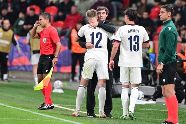 The UEFA Nations League, A3 group 1st round match: Czechia vs Croatia, in Prague, Czech Republic, on September 26, 2026. On the left Lukas Cerv (CZE) during a substitution. In the center is seen Czech coach Santiago Denia. (CTKxPhoto MichalxKamaryt) CTKPhotoP2026092606704  CTKPhotoP2026092606704