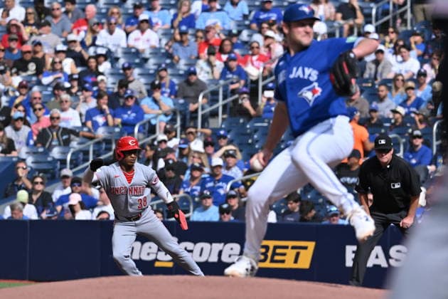 September 26, 2026, Toronto, On, Canada: Cincinnati Reds Carlos Jorge (38) takes a lead off first against Toronto Blue Jays starting pitcher Trey Yesavage (39) during first inning MLB, Baseball Herren, USA baseball action in Toronto on Saturday, Sept. 26, 2026. Canada News - September 26, 2026  - ZUMAc35_ 20260926_zaf_c35_045 Copyright: xJonxBlackerx