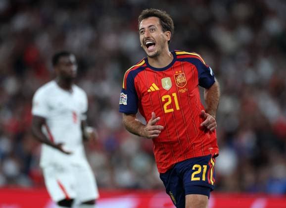 Mikel Oyarzabal of Spain celebrates after he scores Spains Third (3rd) goal to put Spain 3-2 up England v Spain - UEFA Nations League - League A - Group 3. Football. Wembley Stadium, London, UK. 26 SEP 2026Wembley Wembley Stadium LONDON United Kingdom  Copyright: xJASONPIX Shutterstockx 17171351au
