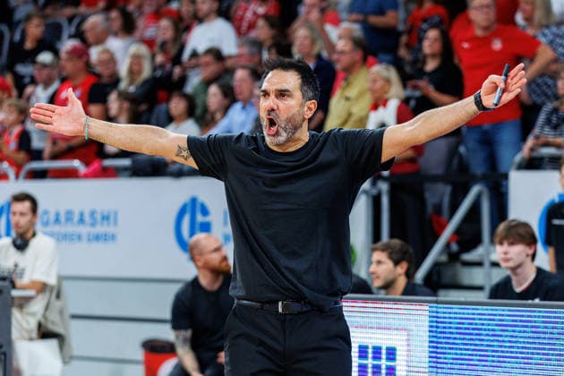 Jesus Ramirez, BMA365 Bamberg Baskets, Coach, single image, single photo, portrait, celebrating, celebration, positive emotions, positive emotion, BMA365 Bamberg Baskets vs. MHP RIESEN Ludwigsburg, basketball, easyCredit BBL, Matchday 3, September 26, 2026, BMA365 Bamberg Baskets vs. MHP RIESEN Ludwigsburg, basketball, easyCredit BBL, Matchday 3, September 26, 2026, Bamberg Copyright: xEibner-Pressefoto G.xSantemizx EP_EER