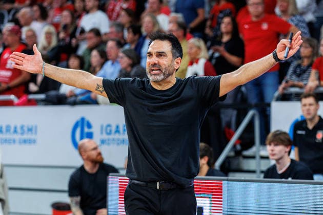 Jesus Ramirez, BMA365 Bamberg Baskets, Coach, single image, single photo, portrait, celebrating, celebration, positive emotions, positive emotion, BMA365 Bamberg Baskets vs. MHP RIESEN Ludwigsburg, basketball, easyCredit BBL, Matchday 3, September 26, 2026, BMA365 Bamberg Baskets vs. MHP RIESEN Ludwigsburg, basketball, easyCredit BBL, Matchday 3, September 26, 2026, Bamberg Copyright: xEibner-Pressefoto G.xSantemizx EP_EER