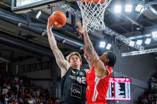 Thomas Rutherford, MHP Riesen Ludwigsburg, 42; Trevon Scott, BMA365 Bamberg Baskets, 13; BMA365 Bamberg Baskets vs. MHP RIESEN Ludwigsburg, Basketball, easyCredit BBL, Matchday 3, September 26, 2026 BMA365 Bamberg Baskets vs. MHP Riesen Ludwigsburg, Basketball, easyCredit BBL, Matchday 3, September 26, 2026 Bamberg Copyright: xEibner-Pressefoto G.xSantemizx EP_EER
